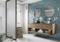 W parze z umywalką lub wanną