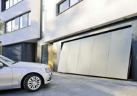 Segmentowa czy uchylna? Wybieramy dobrą bramę garażową do domu